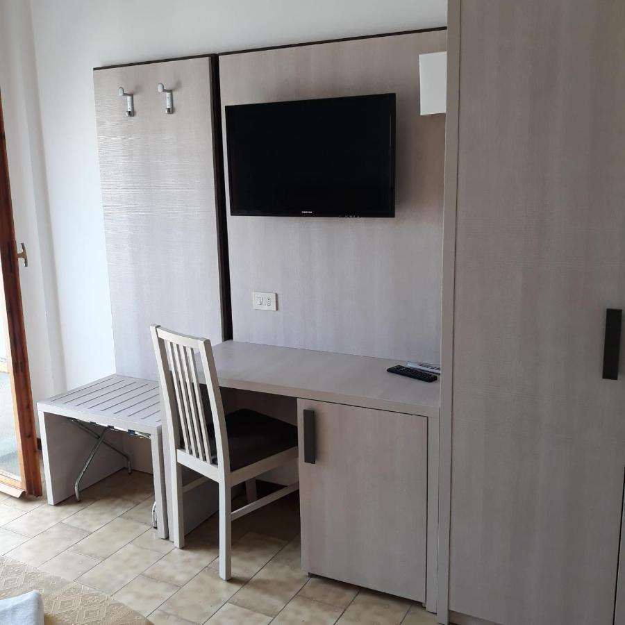Hotel Caesar เปซาโร ภายนอก รูปภาพ