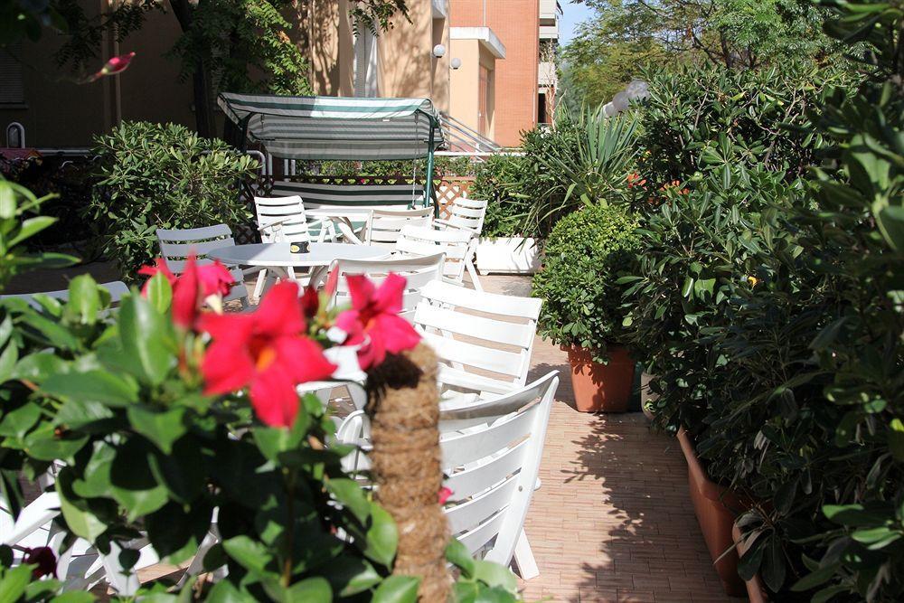 Hotel Caesar เปซาโร ภายนอก รูปภาพ