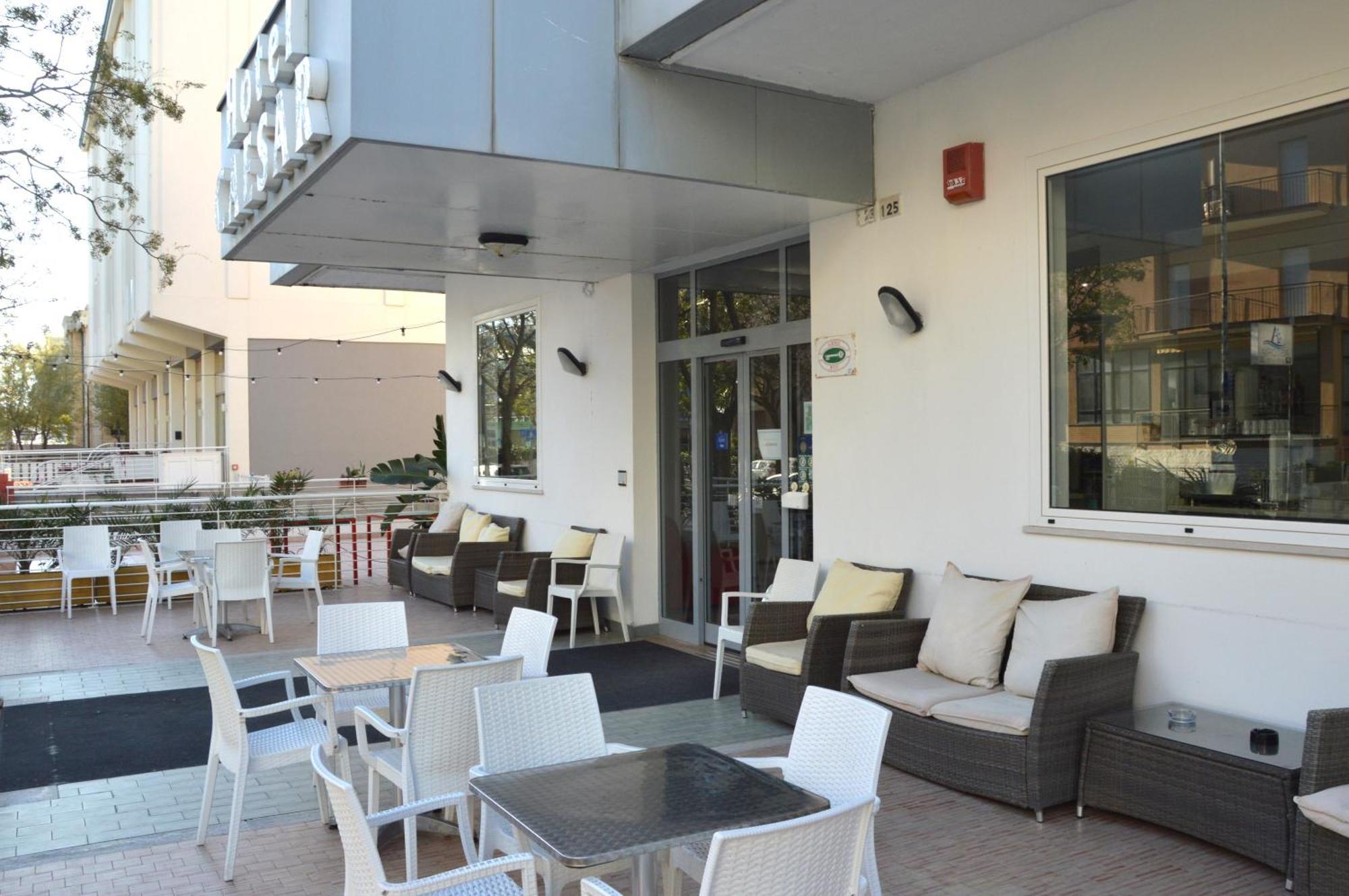 Hotel Caesar เปซาโร ภายนอก รูปภาพ