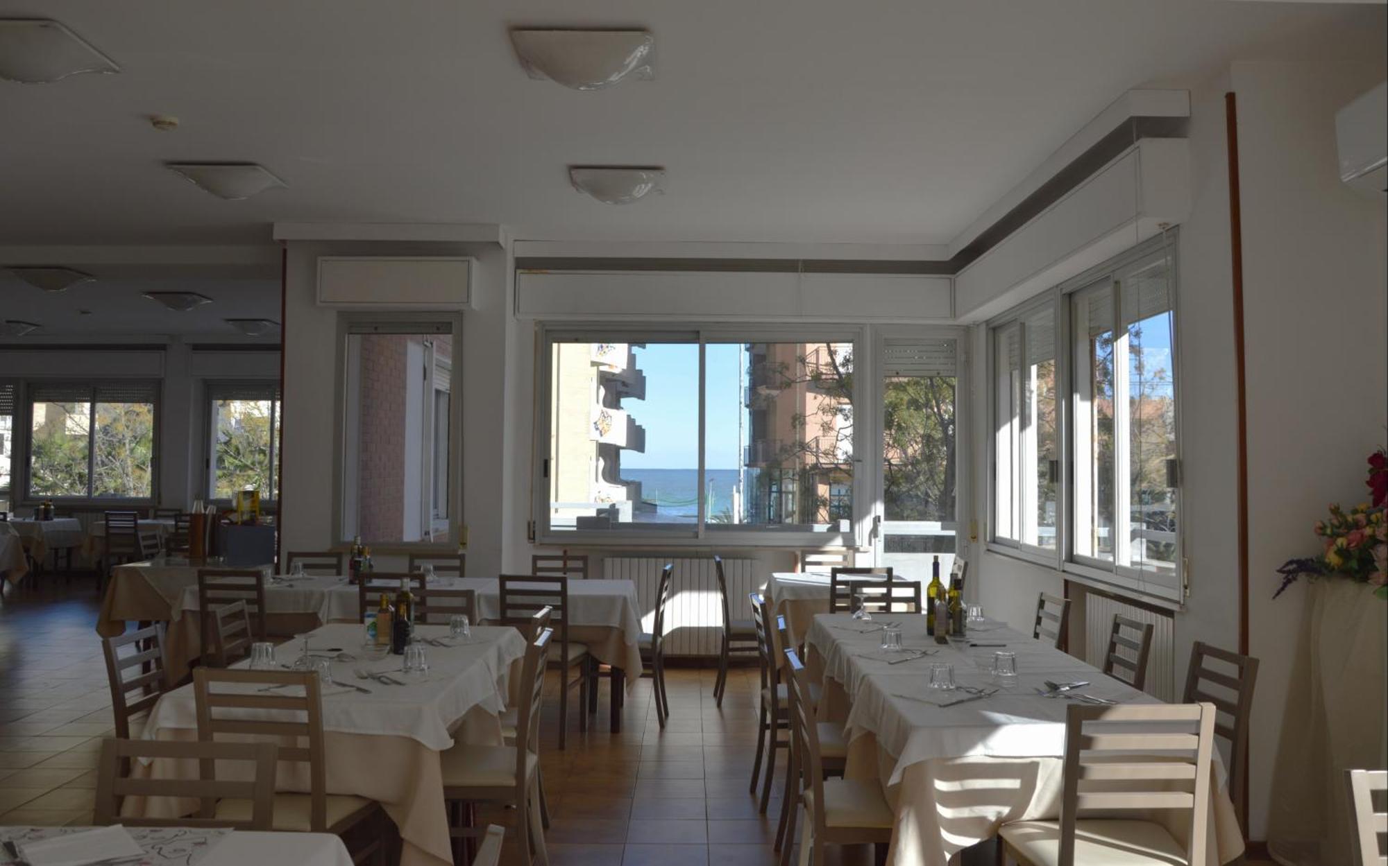 Hotel Caesar เปซาโร ภายนอก รูปภาพ