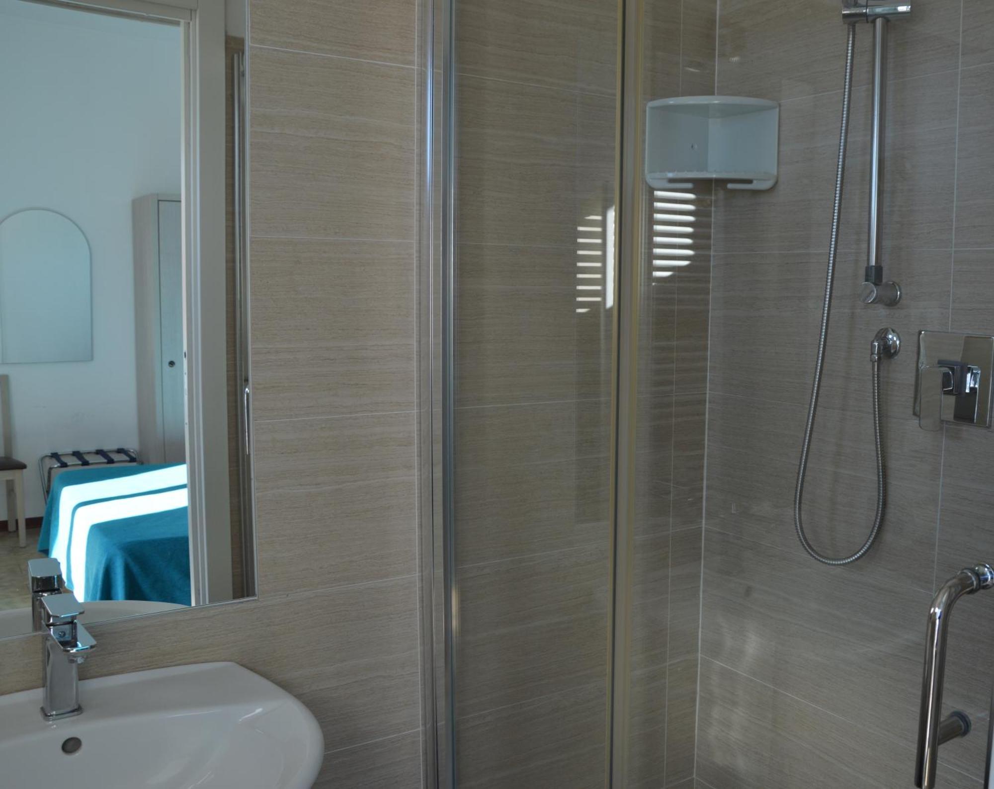 Hotel Caesar เปซาโร ภายนอก รูปภาพ