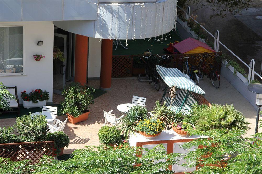 Hotel Caesar เปซาโร ภายนอก รูปภาพ