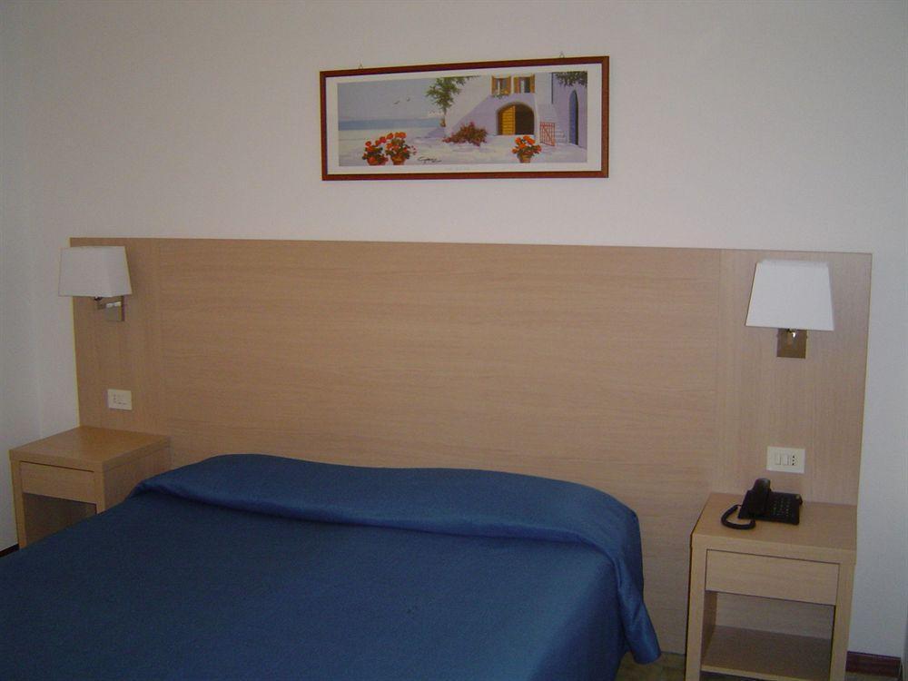 Hotel Caesar เปซาโร ภายนอก รูปภาพ