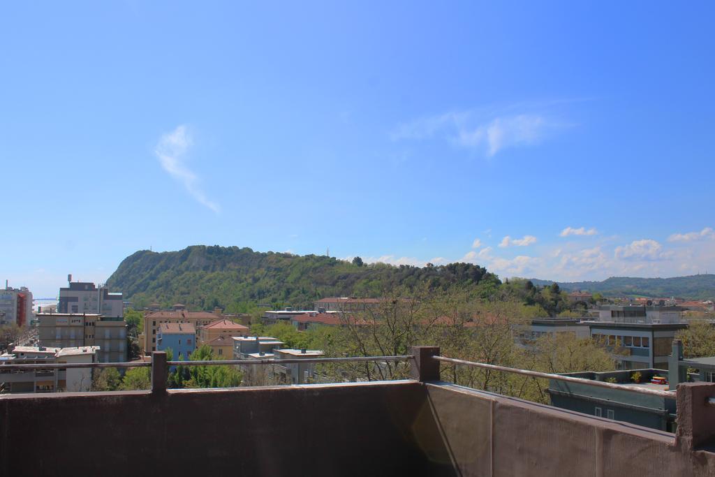 Hotel Caesar เปซาโร ภายนอก รูปภาพ